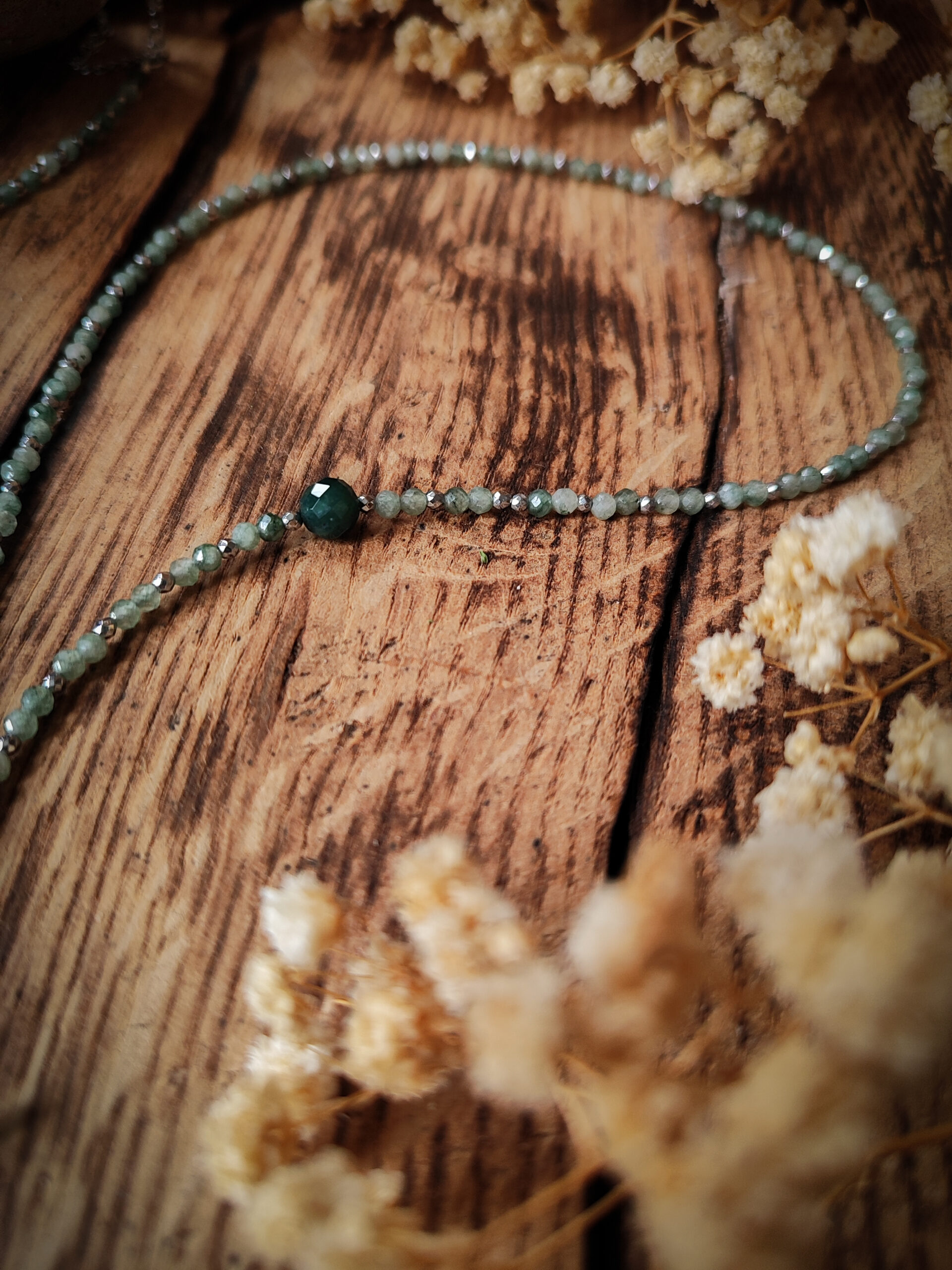 Pierwszy przymrozek - naszyjnik z drobnych kamieni z zawieszką handmade - obrazek 3