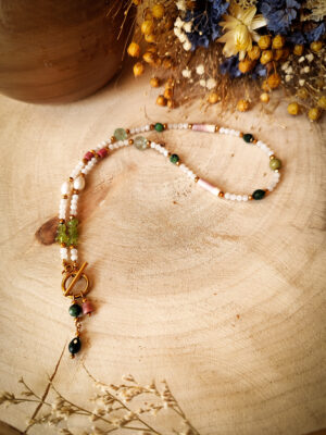 Księżycowy misz-masz - naszyjnik z kamieni z zawieszką handmade