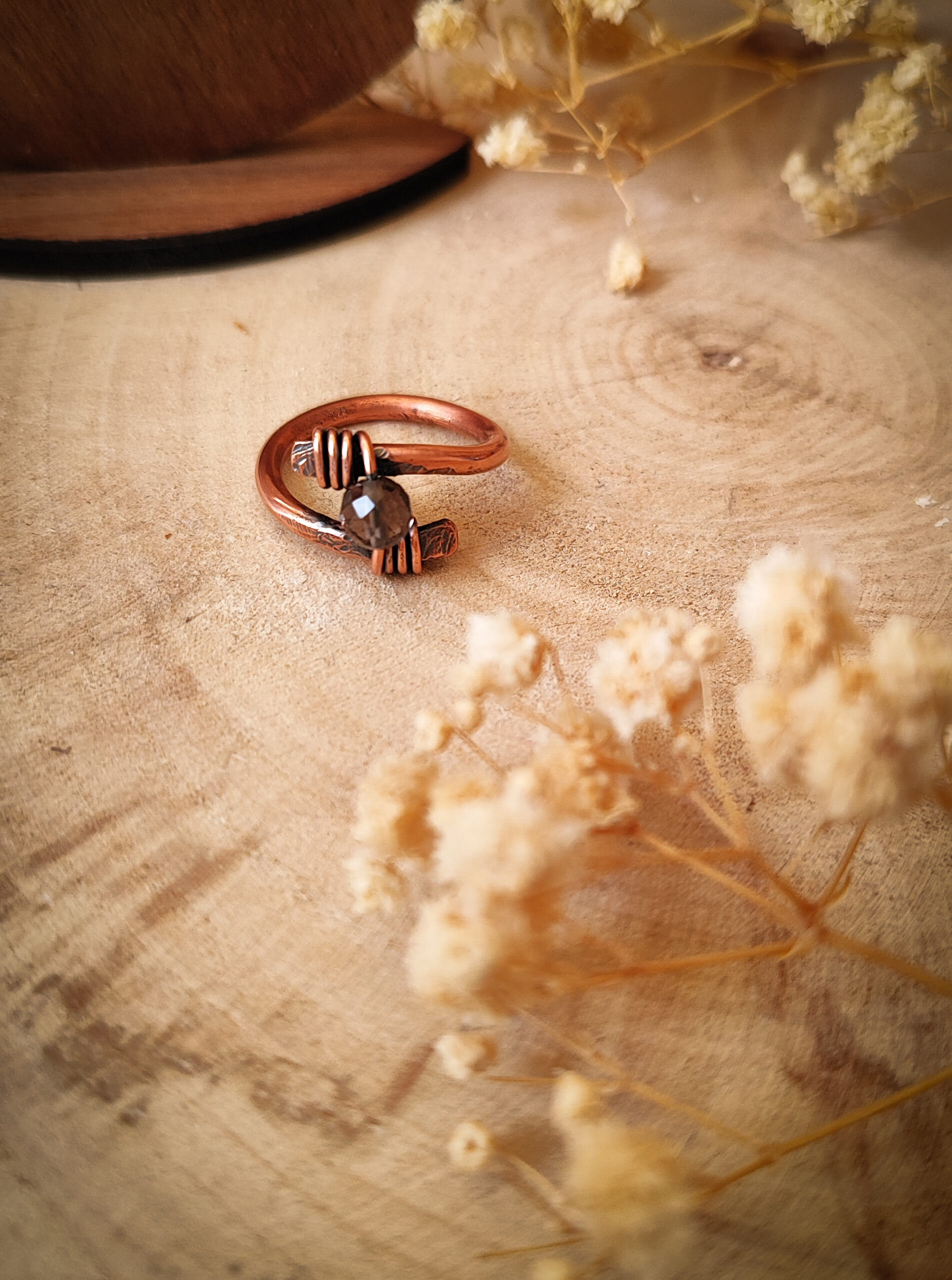Miedziany pierścionek z kwarcem dymnym - obrazek 3