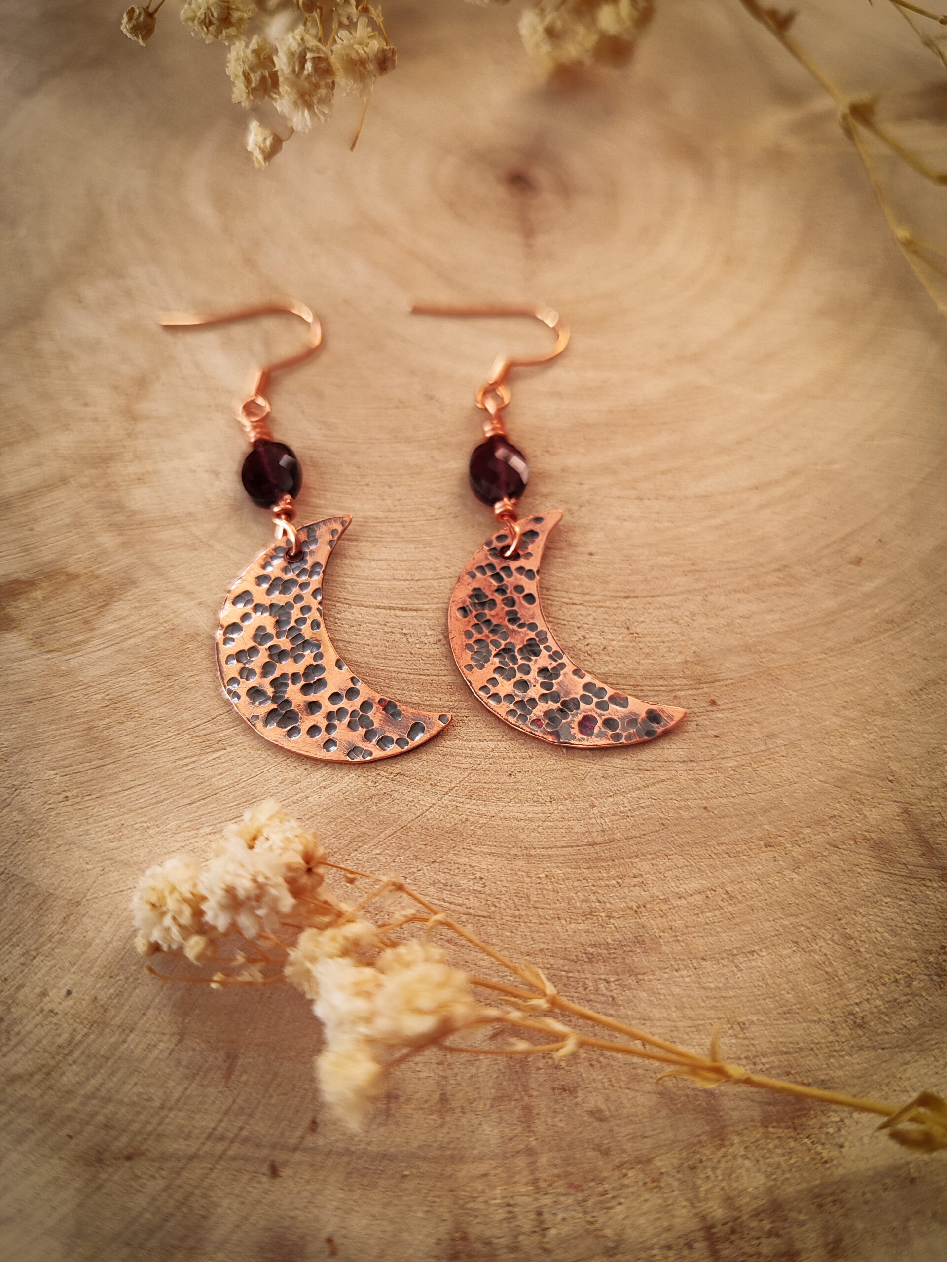 Miedziane kolczyki z granatem PÓŁKSIĘŻYCE - obrazek 4