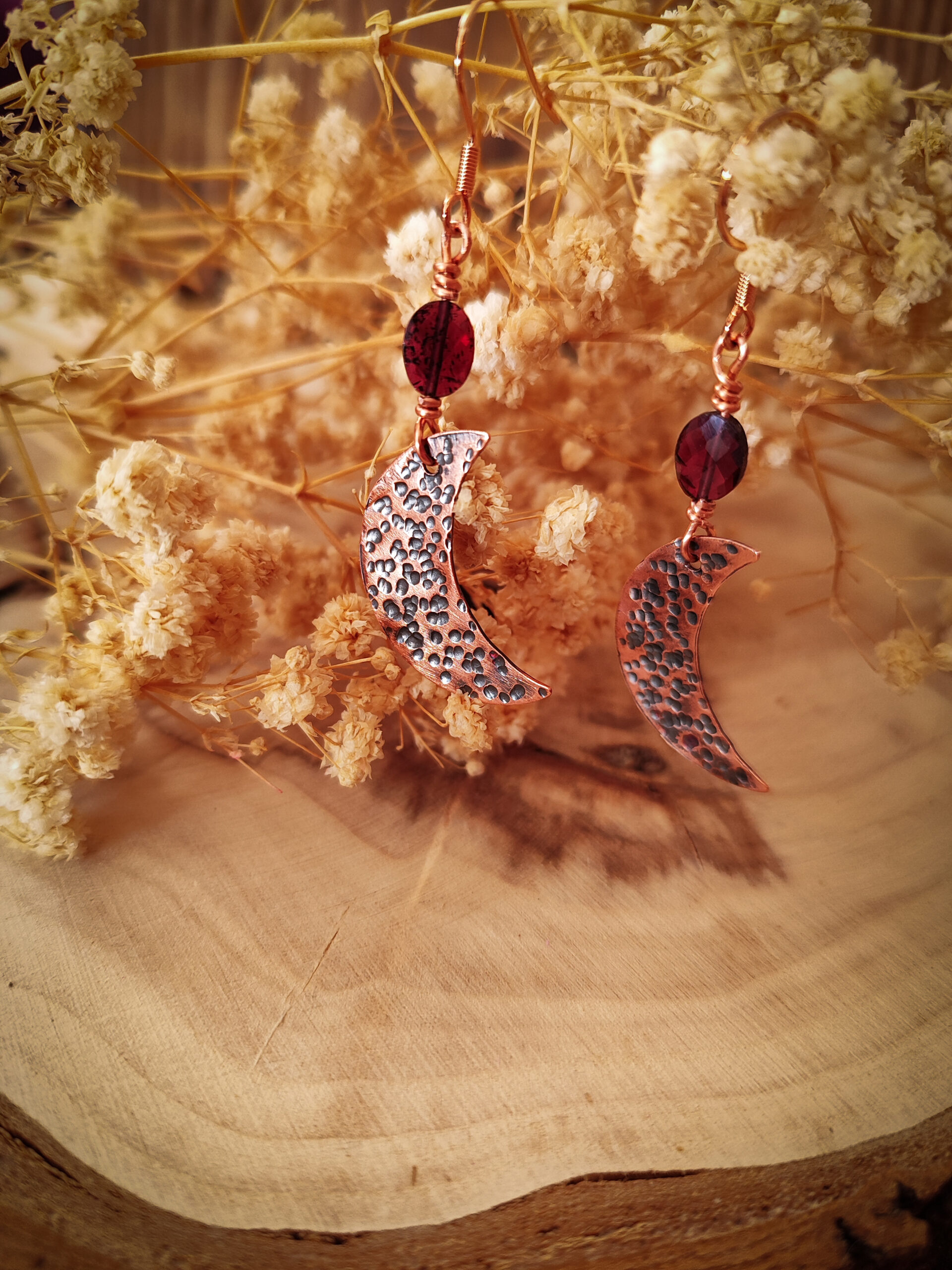 Miedziane kolczyki z granatem PÓŁKSIĘŻYCE - obrazek 5